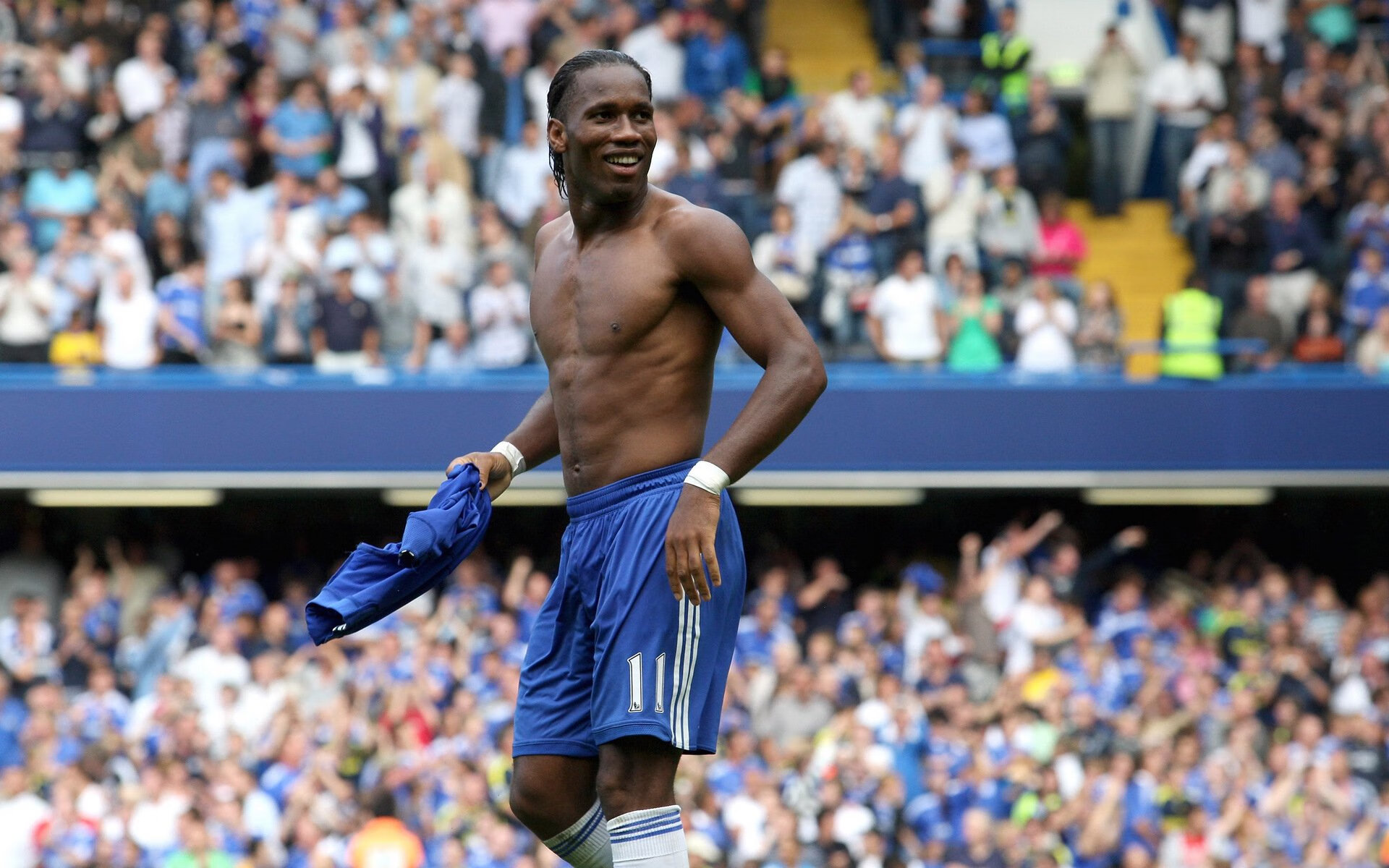 《青年电竞明星：未来之星大放异彩》，电竞年轻人