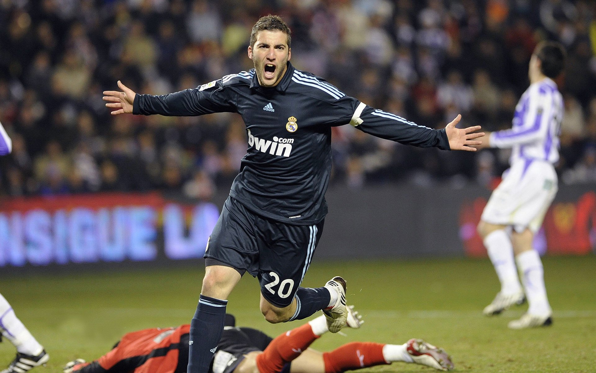 主教练多里瓦尔·儒尼奥尔在美洲杯后面临重建压力，儒尼奥尔 里昂